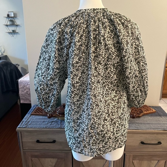 A piece apart green floral top, Mitte Top in Deep Sage Bouquet - Picture 5 of 6